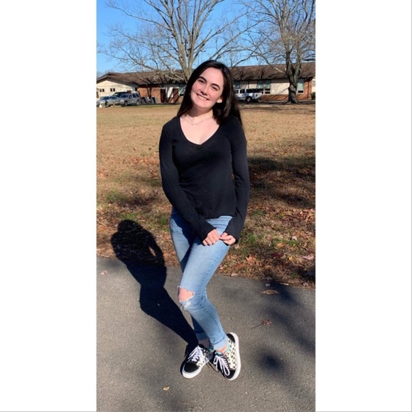 Meet your Posher, Alecia - Picture 2 of 3